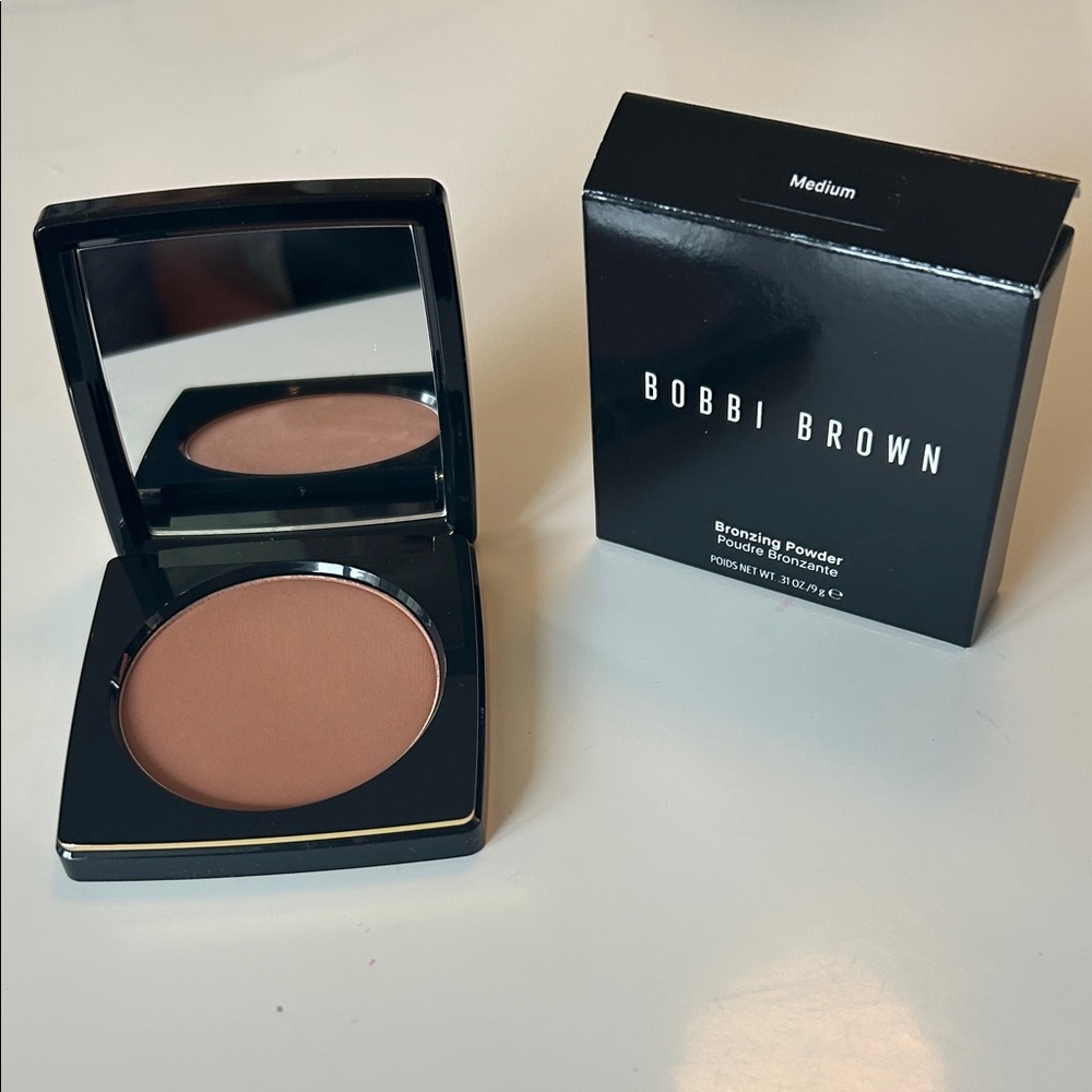 Bobbi Brown Bronzing Powder – Medium – New Authentic